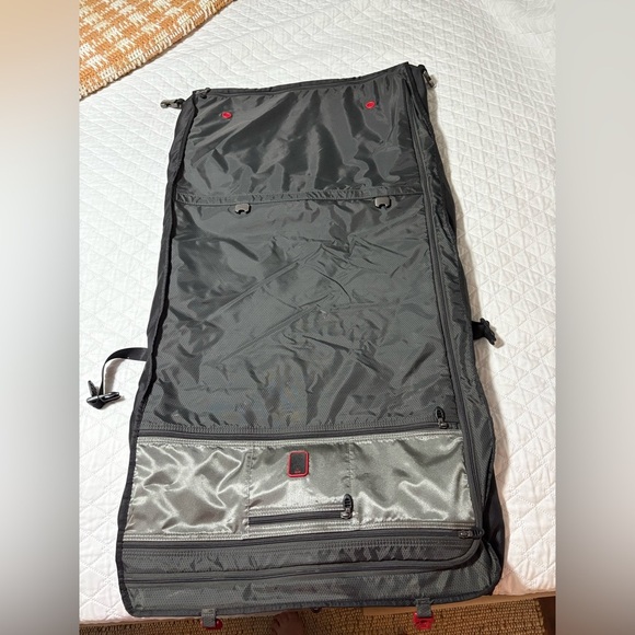 Tumi T-tech Tri-Fold Travel Garment Carryon Bag - Picture 8 of 14